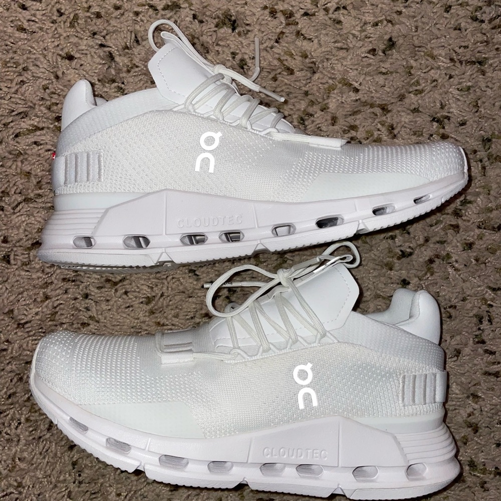 NWOT Women's ON Cloudnova White sneakers